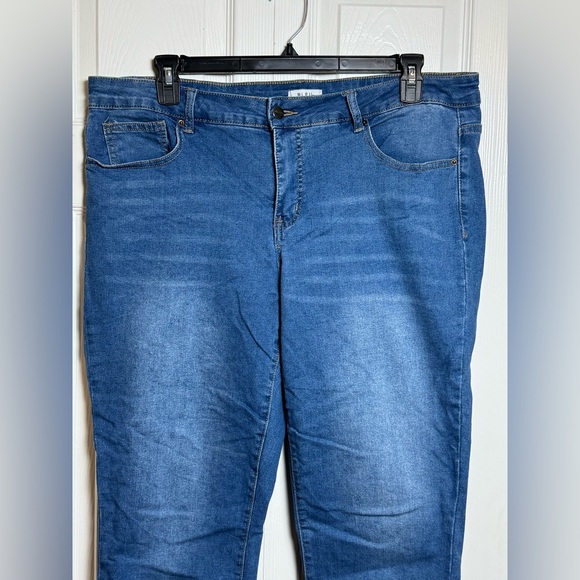 Women's Cropped Blue Jeans by Bleu - Picture 2 of 7